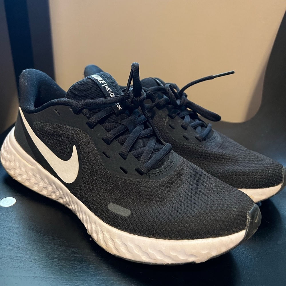 Nike Womens Revolution